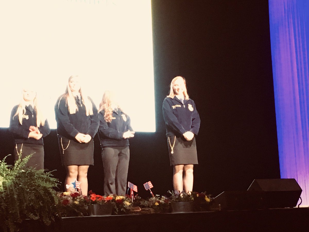 HAHS_FFA's tweet photo. Congratulations to Madi Buckely for getting 3rd place in Dairy Showmanship!! We are very proud of you! Keep up the good work at the Big E! 🐄🐄 https://t.co/NNetXolIrz