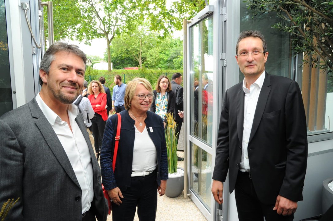 VilleColombes's tweet photo. @TechData_FR inaugure aujourd'hui son nouveau Business Solutions Center, un centre technologique innovant, sur 500m², Avenue de Stalingrad #Colombes #entreprises #TechData #TechDataFrance #technology https://t.co/glkvgf9mrS