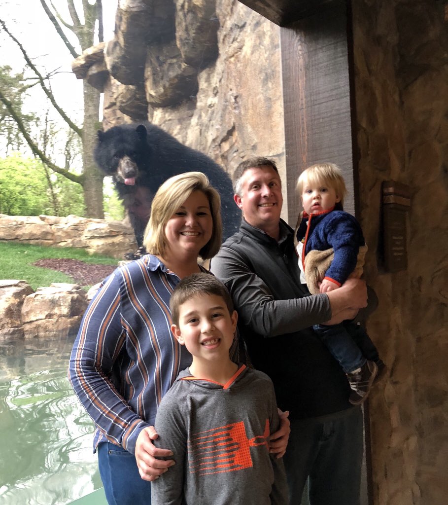 mandy_carte's tweet photo. @ABC This little guy photo bombed my family when we visited in March ❤️ https://t.co/mHeFEMr6eo