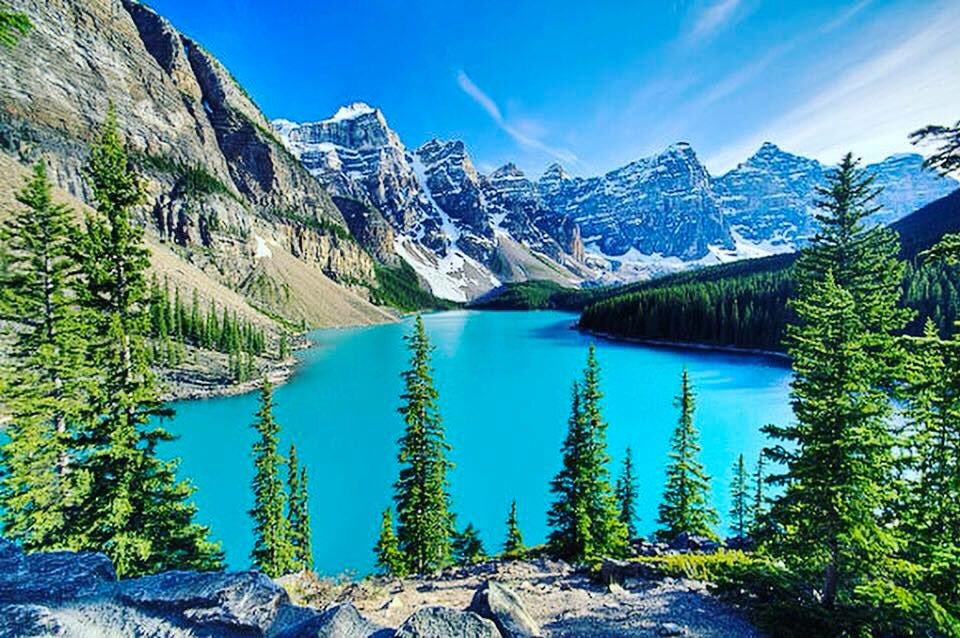 lushescapes's tweet photo. Moraine Lake at Banff National Park : say hello to summer! #sureeal #lushescapes #vacaymode https://t.co/7Kcw1oGdl0