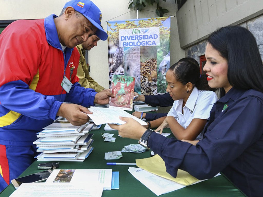 PNUDVenezuela's tweet photo. Culminó la jornada de Talleres de Evaluación de la Diversidad Biológica en Venezuela y muestra de avances alcanzados en pro de la conservación de la biodiversidad en el marco del #DMMA2018 @MineaOficial https://t.co/MeCzkZ5O79 https://t.co/Cp9LLQ3Fuj