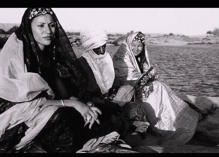 "إنّ مع العسر يسرا"

إن توكيد من الله سبحانه وتعالى ان كل عسر تمر به سيتبعه مباشرة يسر ..فكن في العسر صابرا وكن على ثقة بموعد يسرٍ قريب..#يامة الطورق فالفرج قريب قاب قوسين او ادنى.
#الطوارق_يد_بيد