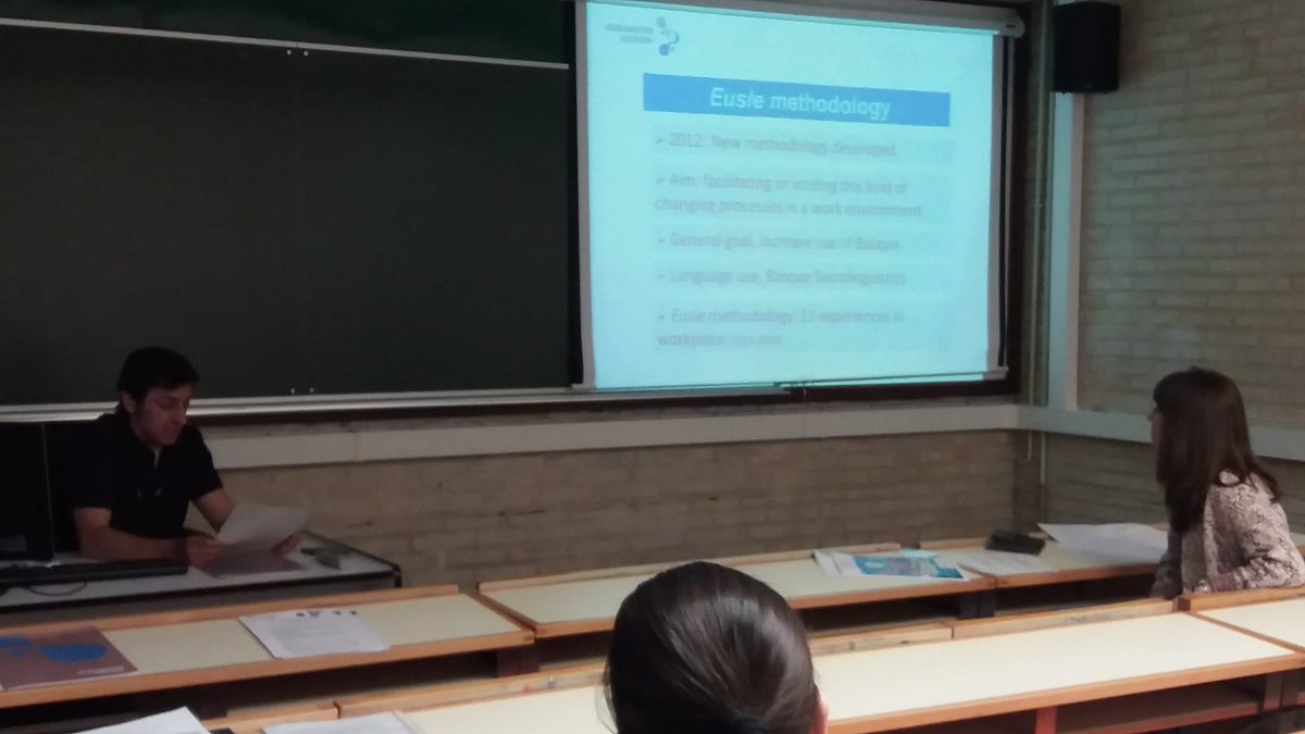 slklusterra's tweet photo. Pablo Suberbiolak #Aldahitz proiektuaren inguruko aurkezpena egin du:
"The Aldahitz project and the #Eusle methodology: changing linguistic habits from Spanish to Basque"
#cilx2018 https://t.co/vov4a7L7sR