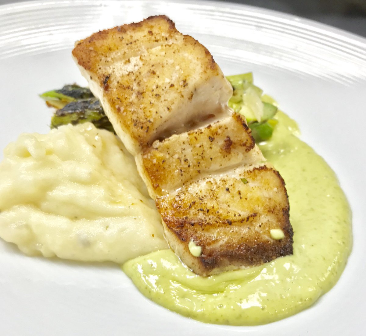 AceroSTL's tweet photo. Such a dapper snapper! ๐ #redsnapper #lemonbasilaioli #potatopuree #leeks #asparagus #snapperup โค๏ธ๐ฎ๐น๐
#fish #seafood #delicious #beautiful #foodandwine #fishandwine #italianfood #eatItalian #likefoodus #eeeeeats #whatacatch #stlfood #fialafood https://t.co/HejEHFlCkP
