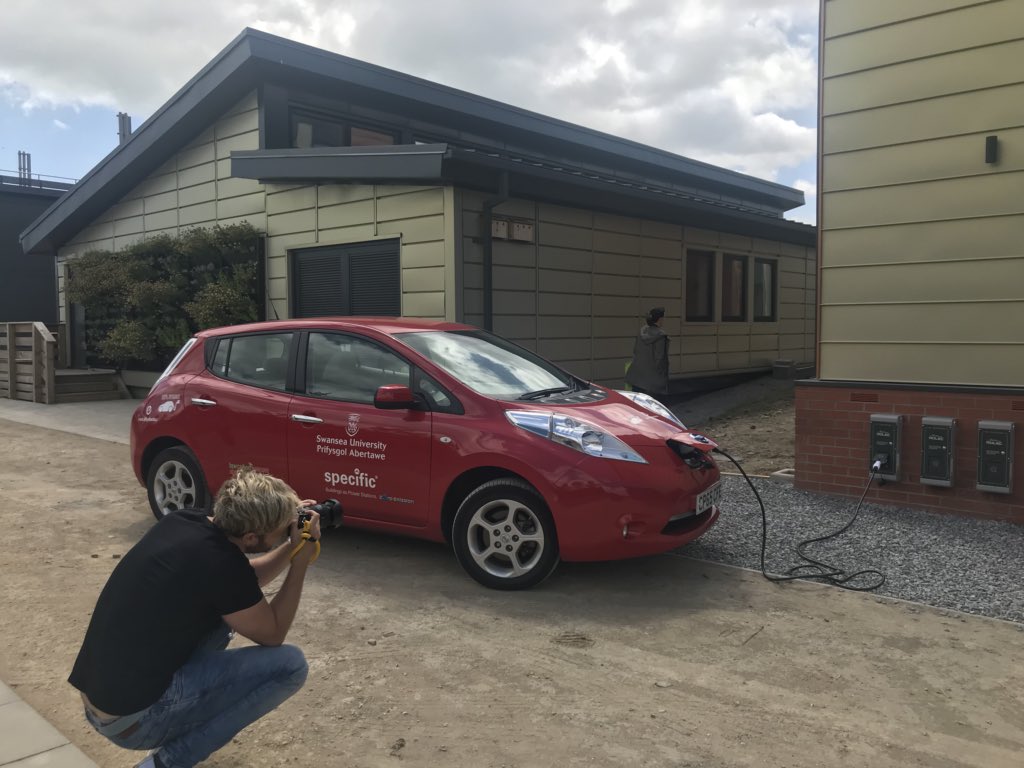 info_specific's tweet image. Getting some new pics of our @NissanEV_UK charging from the @BIPVCO solar panels on the #ActiveOffice 👌🏼🌞