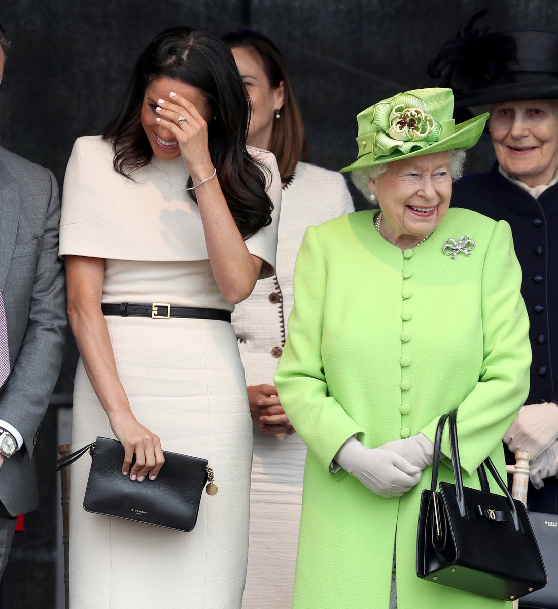 *Caption comp*
Send us your best captions for this picture of the Queen and Meghan during their time in Widnes this morning...

More pictures from the day here:
warringtonguardian.co.uk/news/16290533.…
