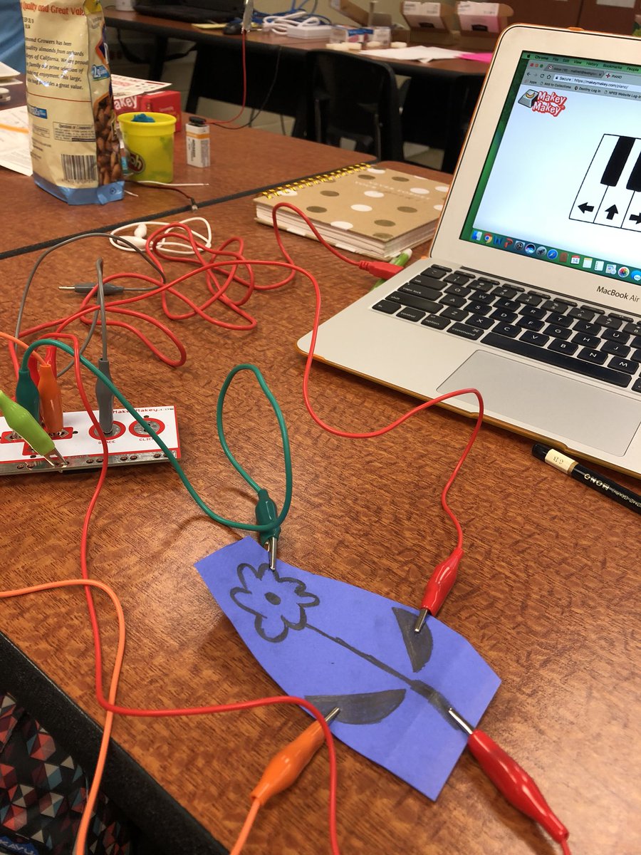 MAallred's tweet image. Using #makeymakey in today’s PD session. @DPEdStudio @CommonsLex1 #Lex1codes