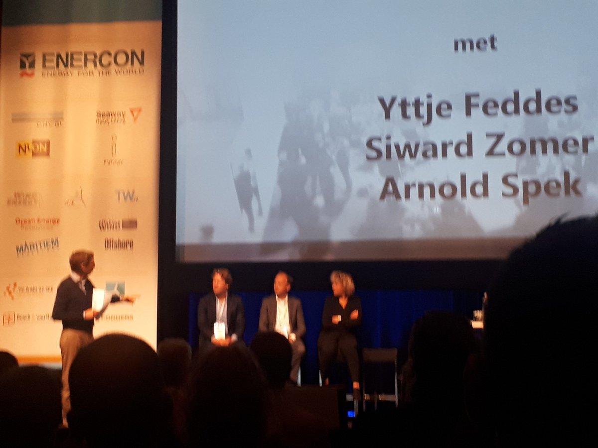 WindDaysNL's tweet photo. Het slotdebat van #Winddays met @siwardzomer @ArnoldJSpek en #yttjefeddes onder leiding van een scherpe en sympathieke @remcodb https://t.co/EhmaKvZr22