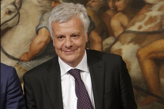 "Bellezza vuol dire anche la salvaguardia del nostro territorio" ricorda <a href="/glgalletti/">Gian Luca Galletti</a> agli uditori di oggi. "Voi dovete imparare a rigenerare le cittá, a rifarle lá dove ci sono  giá, utilizzando gli edifici abbandonati: oggi NOI dobbiamo riuscire a  riutilizzare tutte le risorse.