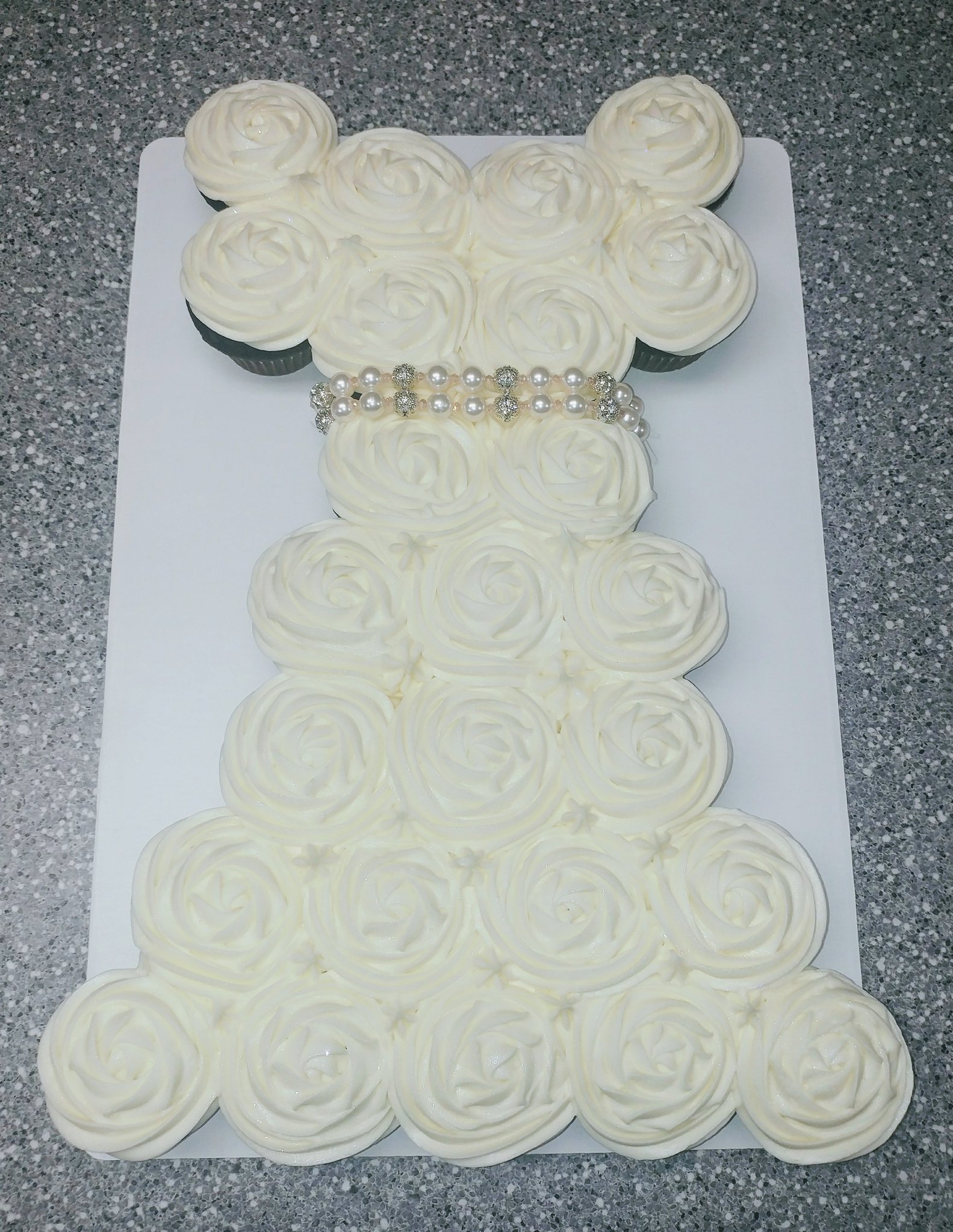 bridal-shower-cupcake-cake-ideas