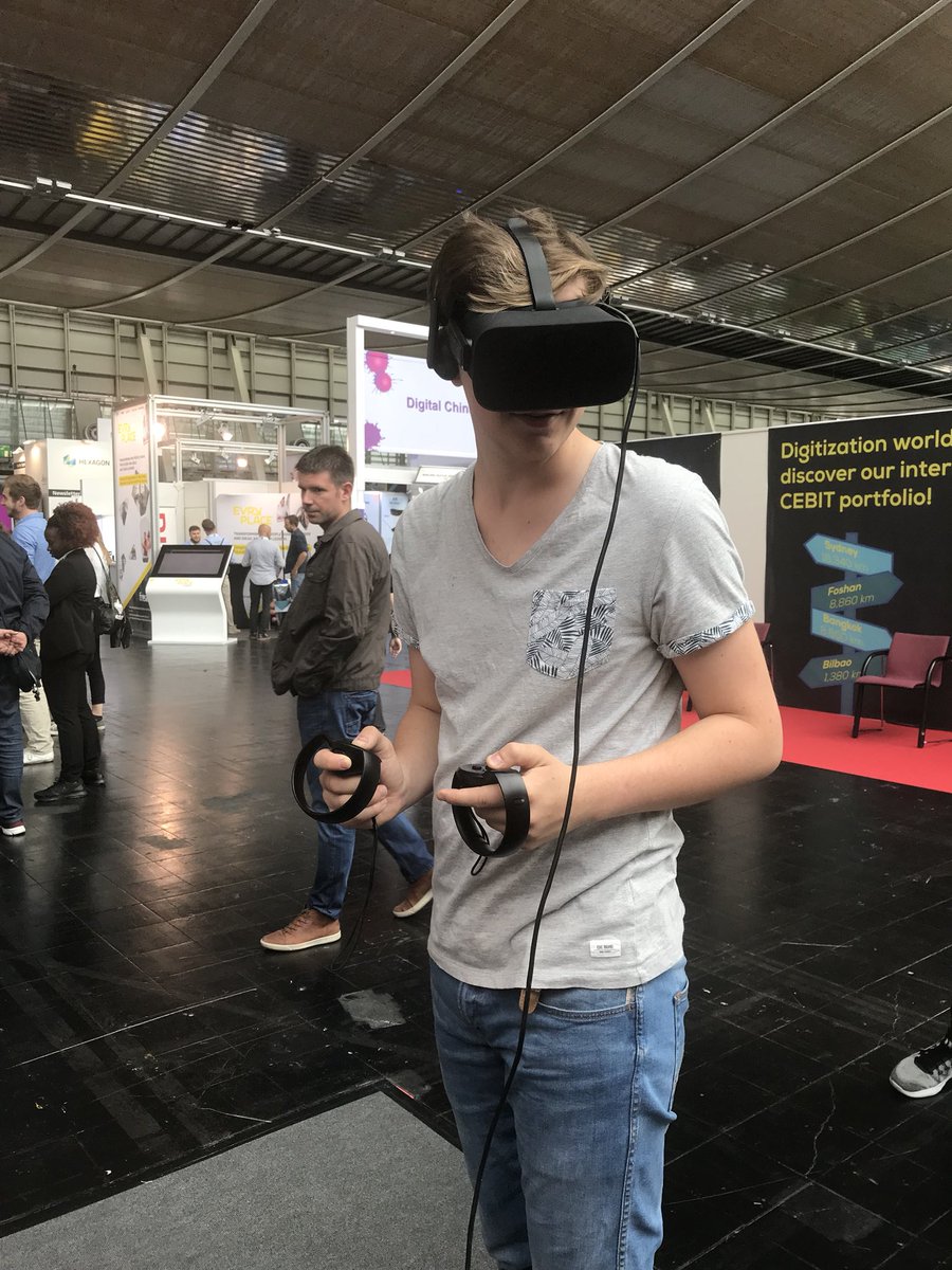 SmarttekBiliim's tweet photo. @cebit @SmarttekBiliim @SmarttekBiliim The Show goes on https://t.co/Nnao0BmOVU