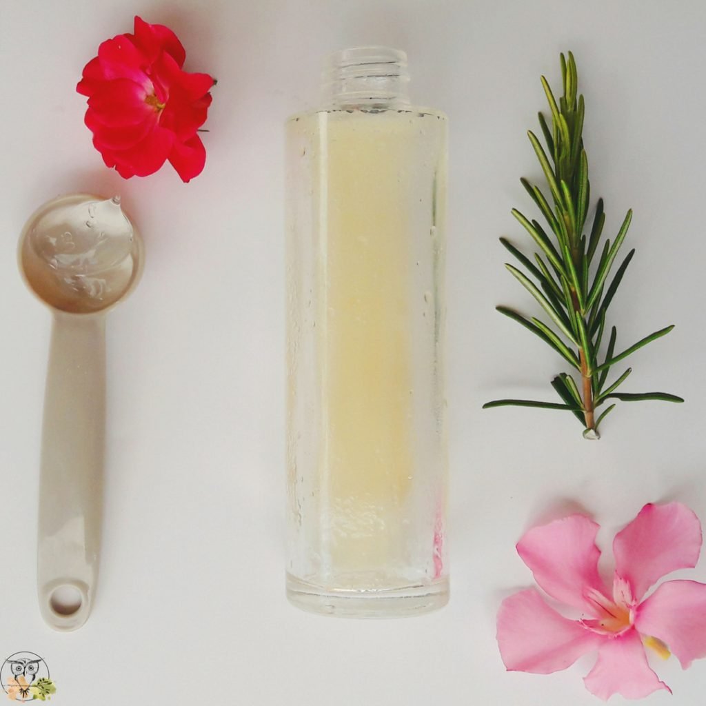 Too hot? Try this cooling body mist! Refreshing, nurturing, and easy! (With lemongrass essential oil uses tips from <a href="/lilgreendot/">Little Green Dot</a>) #naturalskincare #greenbbloggers #DIY #skincare #SummerCare #homemade   buff.ly/2ybrxZ