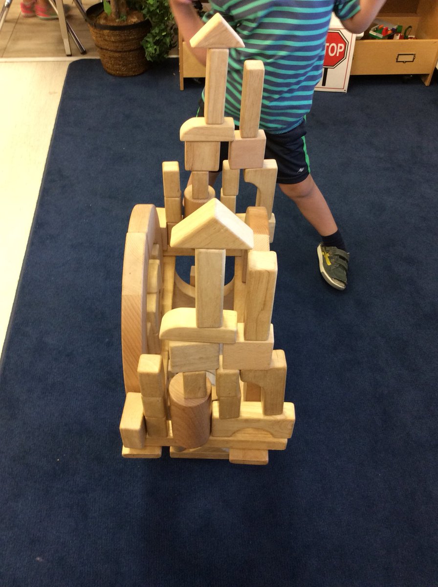 MrsJ_Nikkel's tweet image. Where’s the math? Symmetry and reflections. #spatialsense #blockplay @htubman2015