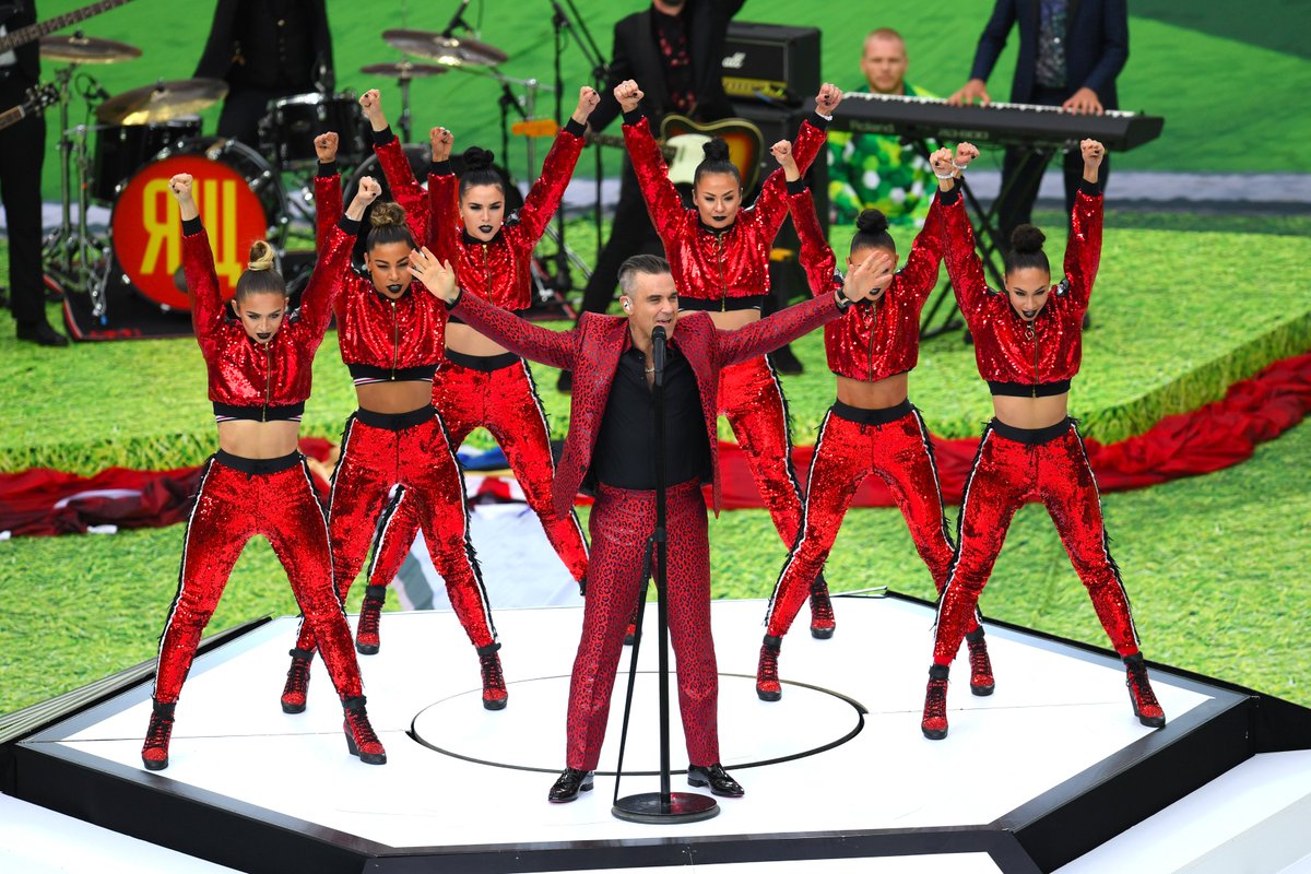 fifaworldcup_fr's tweet photo. 🎶🕺🏻🎶
La cérémonie d'ouverture bat son plein !
#CM2018 https://t.co/SrJd2Cjjsr
