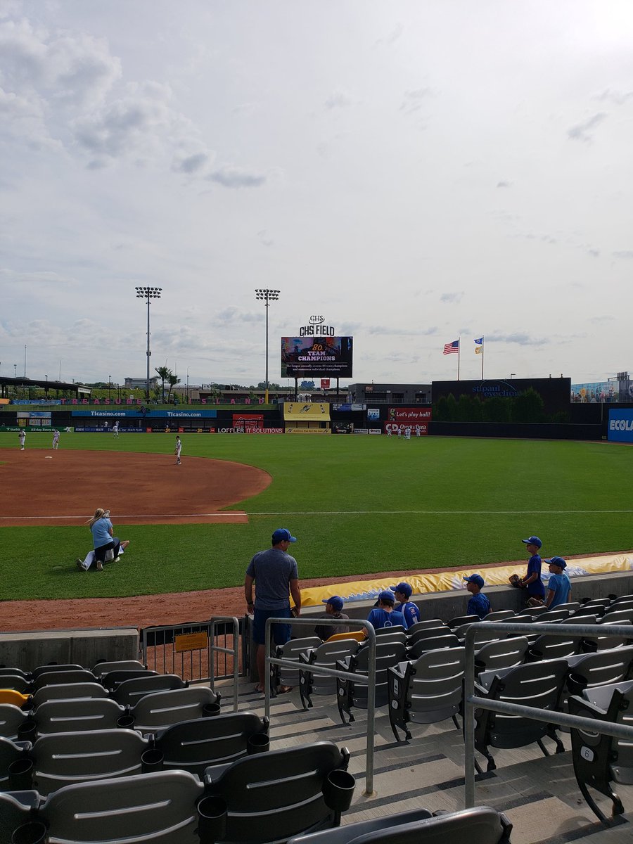 6isms's tweet photo. Took the day off to enjoy my first visit to #CHSField and watch some High School baseball today. ---6 #MNStateTournament https://t.co/6DVNu2arOX