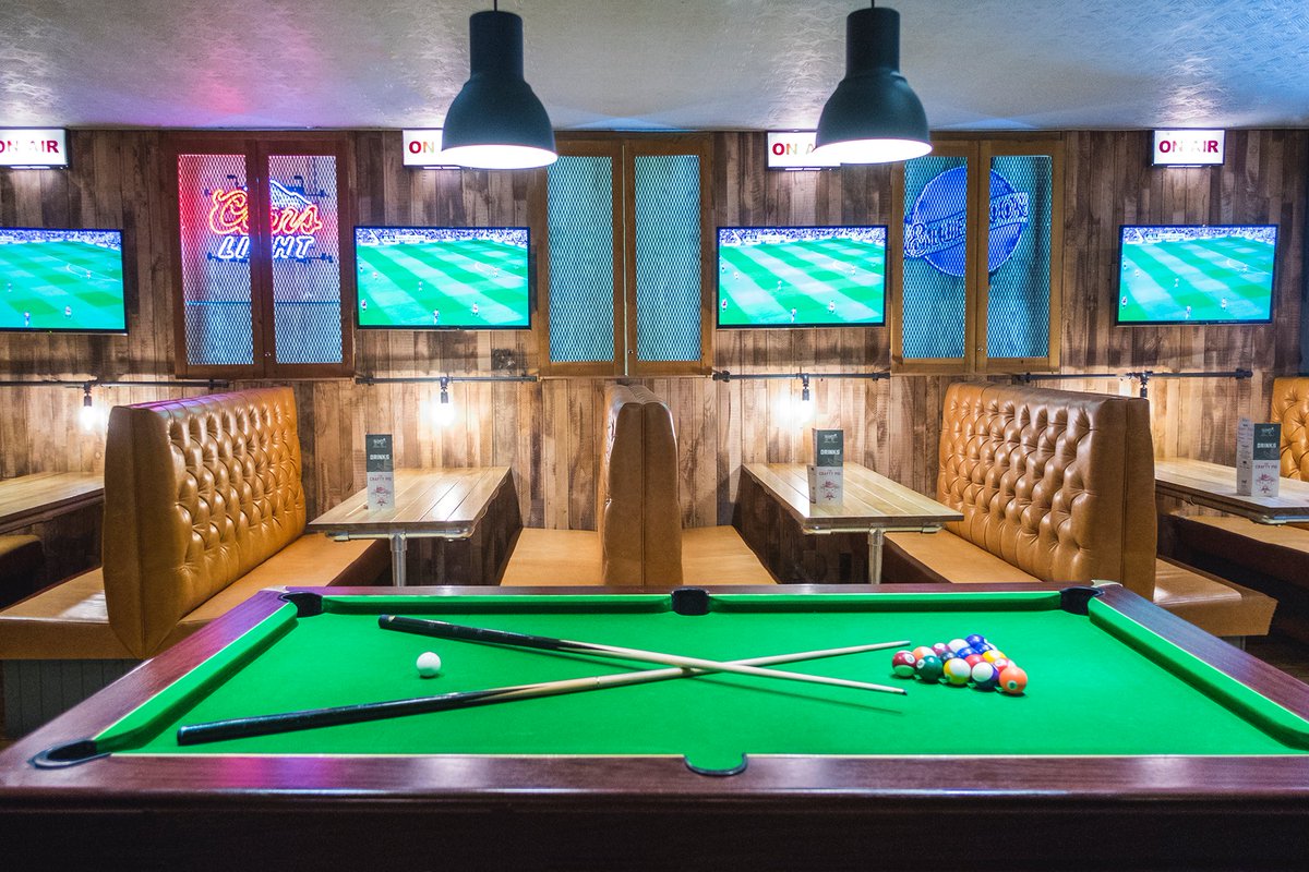 GLASGOW // The #WorldCupRussia2018 kicks off today! Who are you backing to win? One thing’s for sure you can watch all the action at the <a href="/TheCraftyPigGLA/">The Crafty Pig</a> . Grab a seat, stool, or booth and enjoy: goo.gl/hrfc6Y ⚽