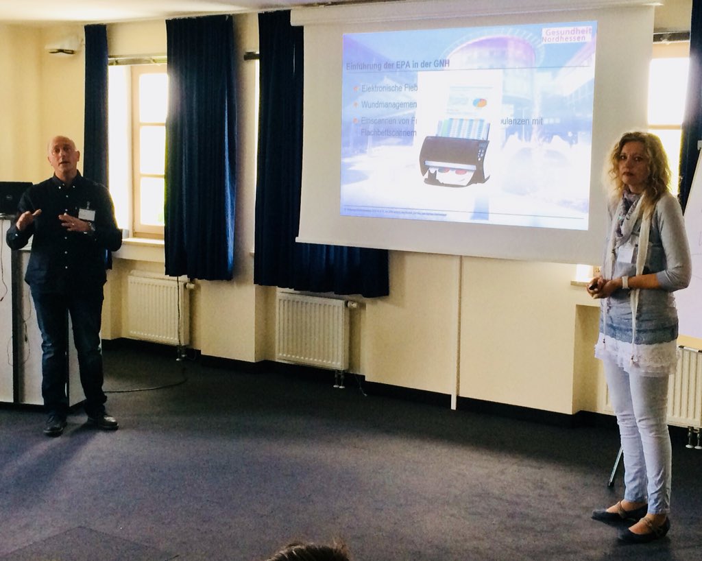 CernerDE's tweet photo. Letzter Vortrag am 1. Tag der #SWKT18: Jenny und Jörg Romeiß von der Gesundheit Nordhessen präsentieren den Weg zum digitalen Krankenhaus. Prozessoptimierung, Papierreduktion, Zeitersparnis sowie höhere Patientensicherheit &amp; Behandlungsqualität sind nur einige Vorteile dank #IT https://t.co/AjMNnODAM0