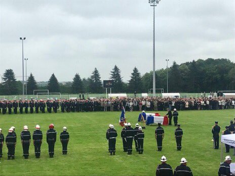 EFaure112's tweet image. La cérémonie en hommage à l’Adjudant GABLIN et au Sergent CHEDIBI vient de se terminer à Janzé (35). Au nom des @PompiersFR, accompagné d’@ydaniel35 et d’@antoine222222, je leur ai remis, à titre posthume, notre médaille d’or. Je renouvelle toutes mes condoléances aux familles.