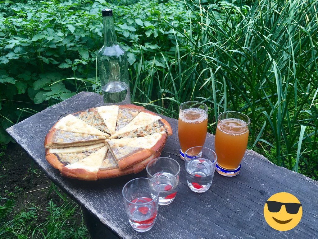 RudiSkacel51's tweet photo. Holidays 🍾🍺😎👍🏻 #Valachy #dayoff #Family https://t.co/blA75BRFSC