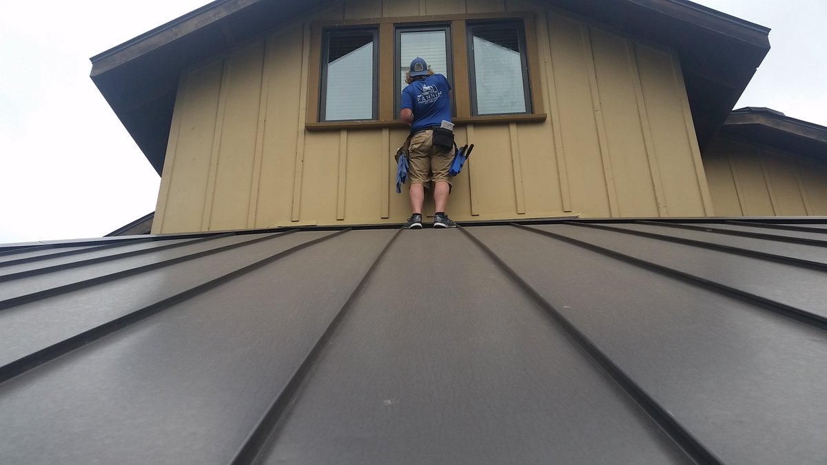 GoFanPRO's tweet image. "Courage is resistance to fear, mastery of fear -- not absence of fear."    Mark Twain
Please Re-Tweet 
#Motivation #nofear #windowcleaner #JustAnotherDay #pressurewashing #rooftop