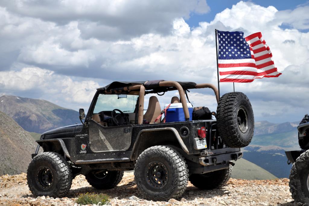 Old glory, long may she wave. 

#flagday #midwestaftermarket #aftermarket #Jeep #Jeeplife #Jeeptrail