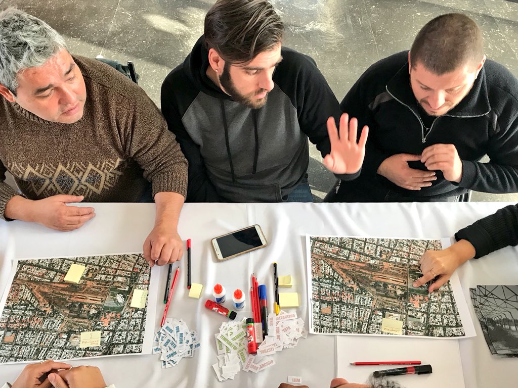 JuanPabloLopezG's tweet photo. “Un héroe” “Un ícono” “Gran orgullo” es parte de lo que opinan vecinos de @MuniGuaymallen sobre el artista mendocino QUINO en el taller urbano participativo que estamos realizando junto a ganadores del concurso #BIDUrbanLab y tecnicos locales para el proyecto #ParqueQUINO @el_BID https://t.co/8gLimLZFG8