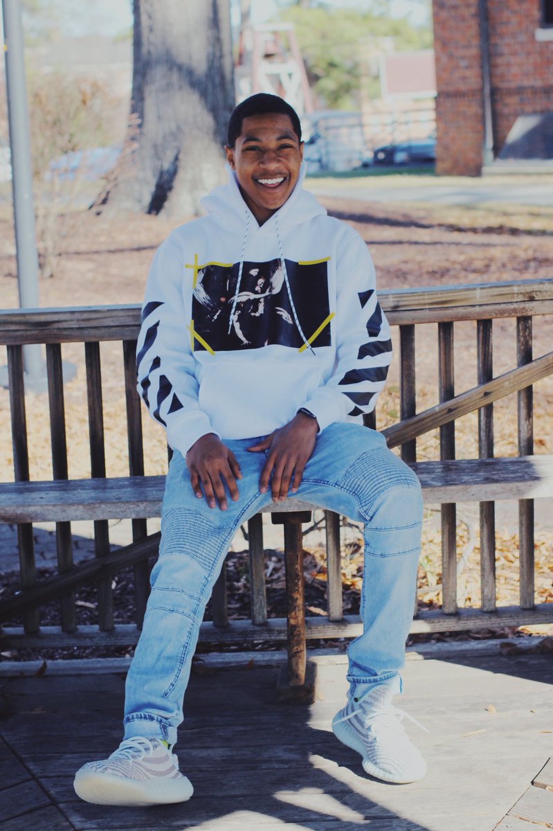 WyattDante's tweet photo. #WhoswhoNCCU 

🇵🇷Dante Wyatt (aka D-Tae or Tae)

🔋Rising Sophomore #NCCU21

🔌Major Business Management w/    
     concentration in entrepreneurship    
     w/ Minor in Finance 

📍215 ✈️302

😎 #NCCU22 might make summ 
     shake, hit me, new class new 
     friends ✅ https://t.co/KA2xeR4ZRK