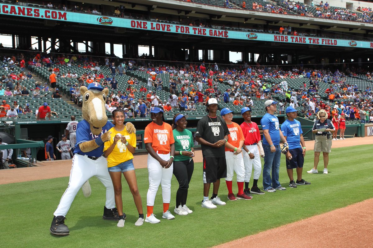 RangersYA's tweet photo. “I thought I was just coming to my first baseball game and now I’m taking the field with the @Rangers!” #RBIDay #RangersYA #PlayBall @PlayBall @MLBRBI @MLB_YA https://t.co/rtxCl6jMck