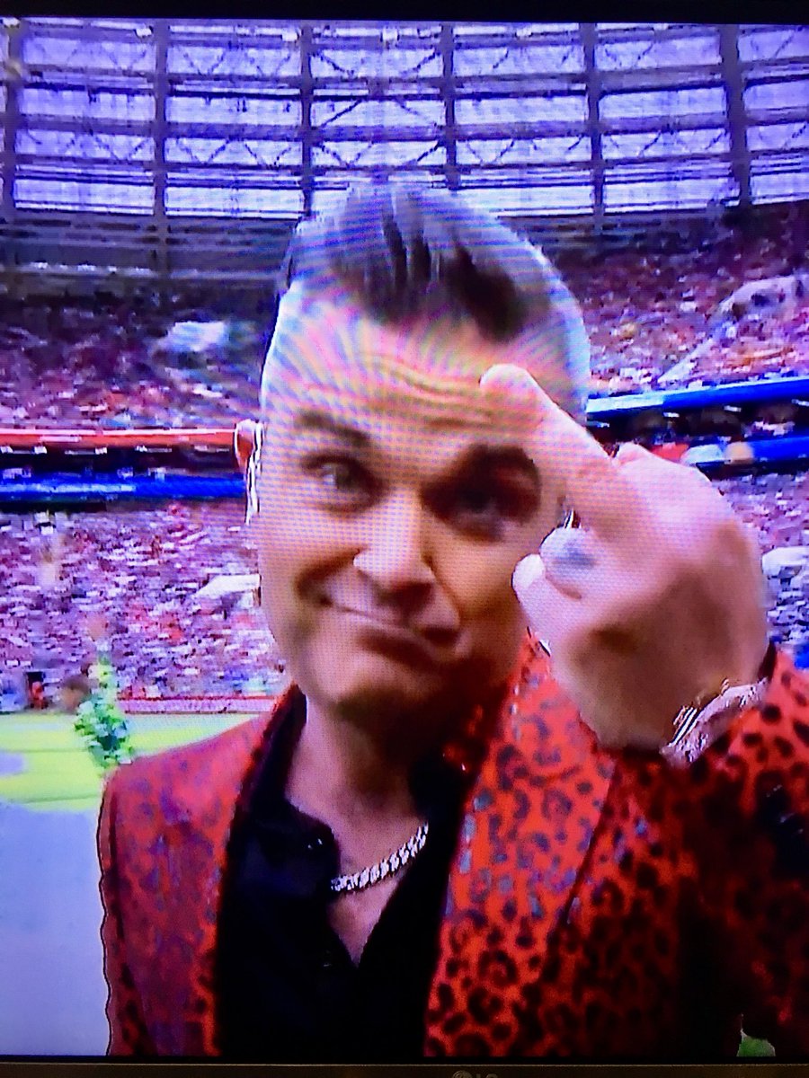 Morris_Albert_'s tweet photo. Que comecem os jogos da Copa do Mundo🇷🇺⚽️🖕🏻 #WorldCupRussia #RobbieWilliams #CopadoMundoRussia2018 https://t.co/lsRdhb33Fh