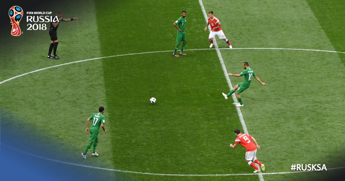 fifaworldcup_fr's tweet photo. N'oubliez que vous pouvez suivre toute l'actualité des matches dans nos Live Blogs. 
Pour #RUSKSA, ça se passe ici 👉 https://t.co/AhJXxA9wzM
#RUS #KSA #CM2018 https://t.co/Z84Nx0dX6N