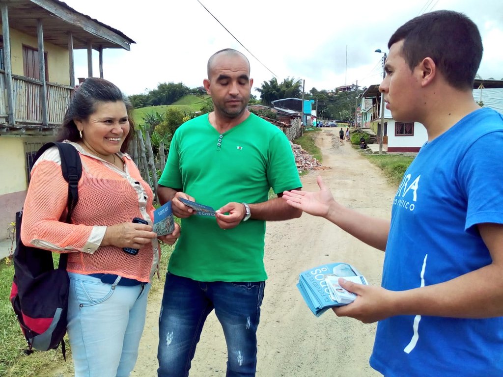 PartidoMIRA's tweet photo. En el país necesitamos seguir construyendo una política de valores encaminada al servicio de los colombianos, por eso #MeLaJuegoConDuque. Te invitamos a votar este 17 de junio por @IvanDuque y @mluciaramirez. Únete, comenta y comparte con el numeral 📲🇨🇴 https://t.co/6gc5MTOfae