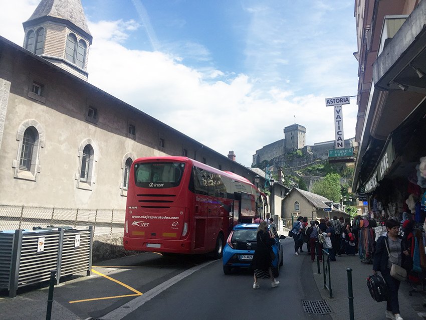 Imagen de la visita a Lourdes con un grupo de Teruel en días pasados.
 ¡Viaje en la mejor compañía!
 #autocaresvalencia #autocares #autobuses