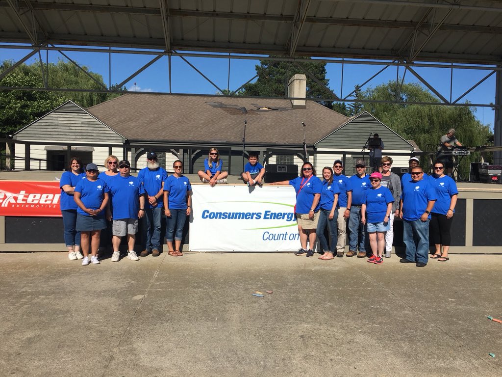 BloodworthCare's tweet photo. Proud of @ConsumersEnergy sponsorship of @LightUpTheCityS - great to work with @uwsaginaw @MichStatePolice @CityOfSaginawMi Saginaw Co Sheriff’s Dept &amp; others to fight crime. #safety #LUTCS2018 #neighborhood #crimeprevention #CEVolunteers https://t.co/YRfxOwR3cl