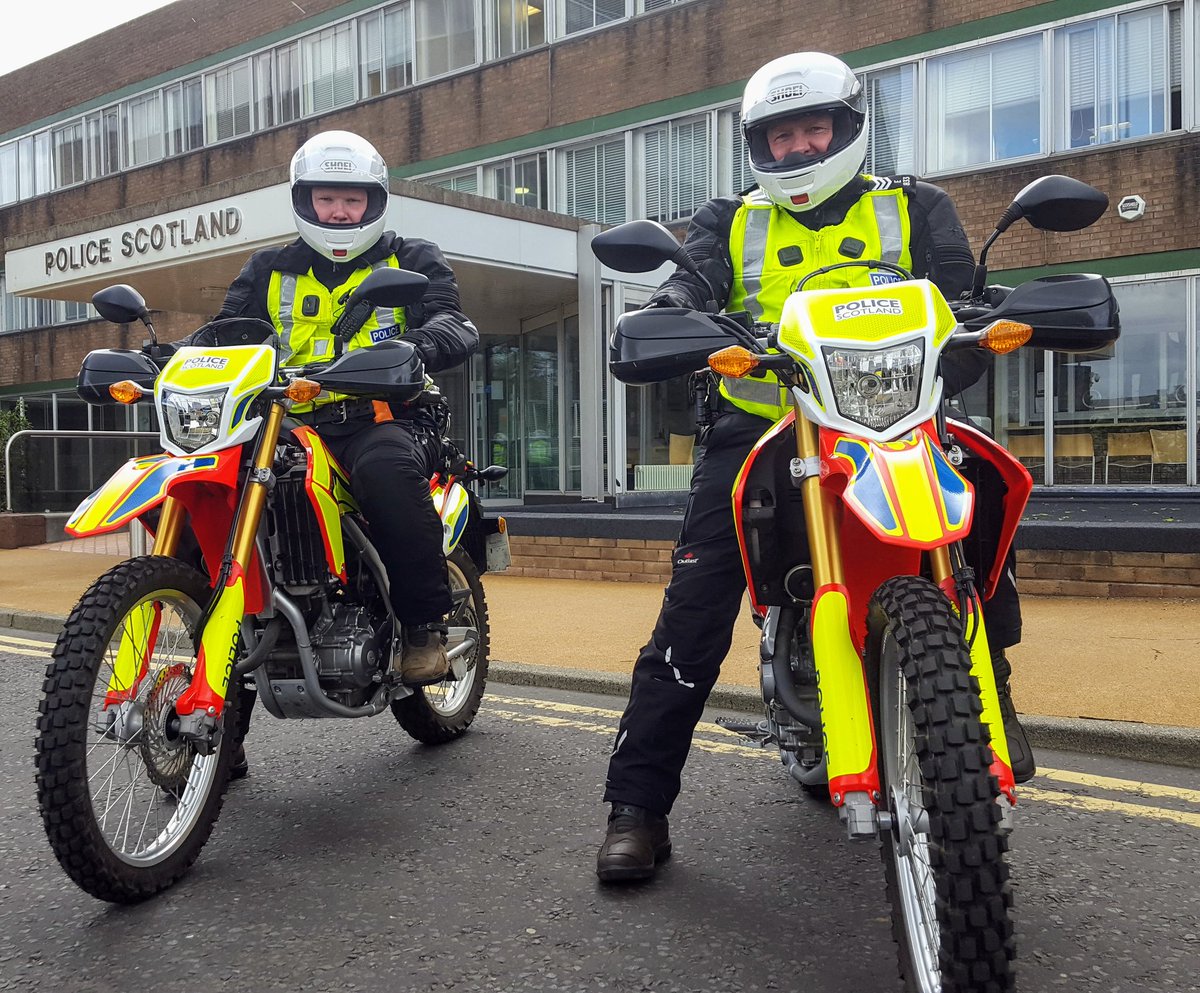SuptRThomas's tweet photo. PS Graeme Monteith & PC Dave Birtles @EdinburghPolice ready for action tonight - recent successes include arrest of housebreaker & recovery of £6.5k of stolen cycles; also arrested Tayside's most wanted man on warrant! #OpOrbit #OpSoteria https://t.co/1KCmC9QHOe