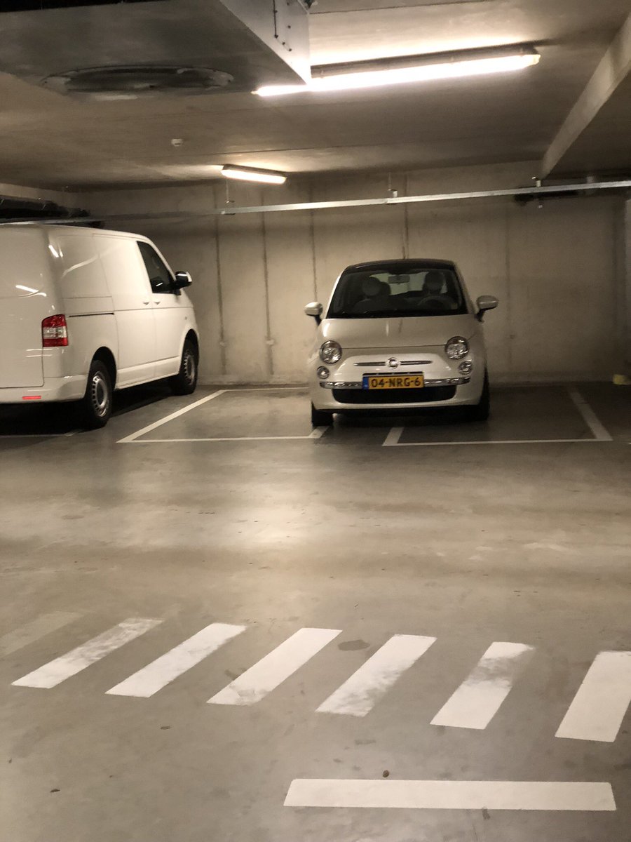 We volgen deze bestuurder al wat langer qua parkeer gedrag. Neemt extreme vormen aan. Er gaat geen dag voorbij zonder dat deze bestuurder (en anderen, maar deze in het bijzonder) er een potje van maakt #aso #volgerlanden #hoogambacht @R_Stuij