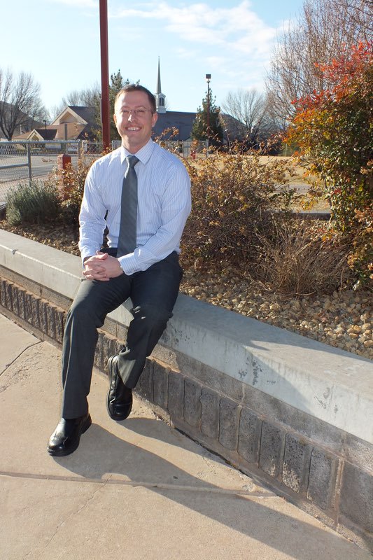 washk12's tweet photo. Our very own Principal Anthony Horrocks from @SunsetStallions Elementary received the "Community Leader Award" from the Utah Association of Elementary Principals (UAESP). Way to go Anthony! Thank you for all the work you do for students @washk12 #SupportingStudents #uted #utpol https://t.co/A2GNZ6zoGt