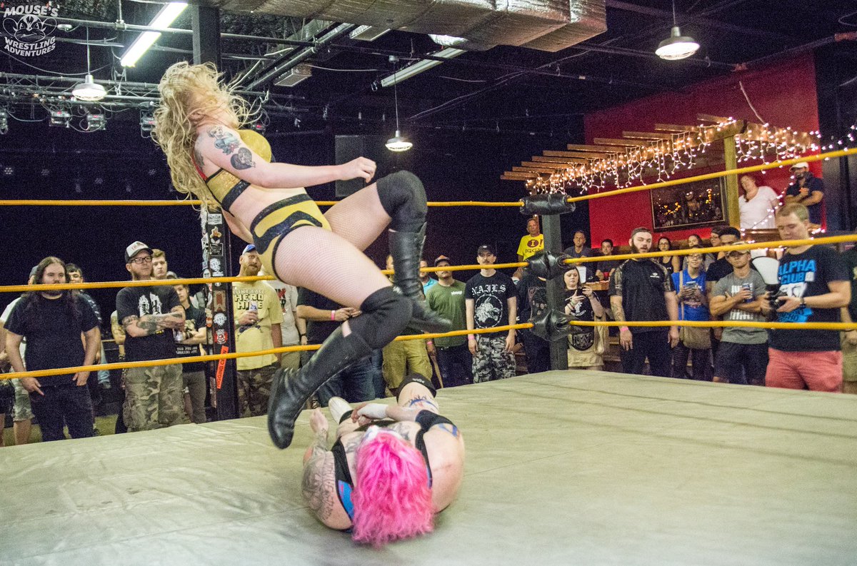 Mouse3911's tweet image. .@TrippCassidy vs @b000giebear 

@sup_graps 

#StreetsofHate