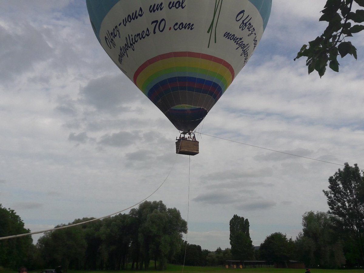 C_Tice70's tweet photo. Les #JIJ2018 prennent de la hauteur ! Un petit tour ? @DSDEN70 @acbesancon @MenissierLil #Vesoul https://t.co/GFB5CmlpVz