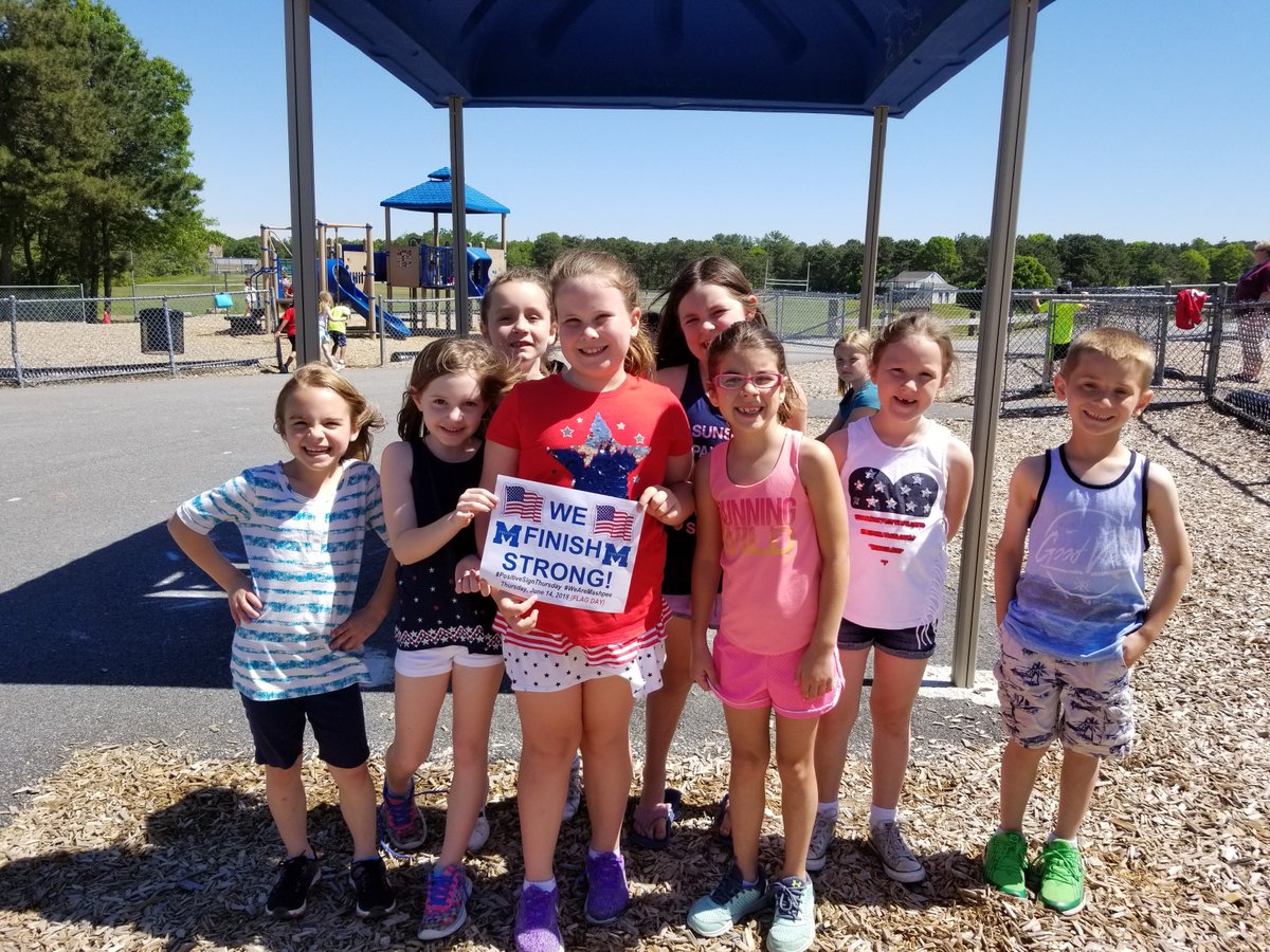 MrsSouzaKCC's tweet photo. Gorgeous day outside for playing with friends! #PositiveSignThursday #Mashpee https://t.co/uxNDx5przD