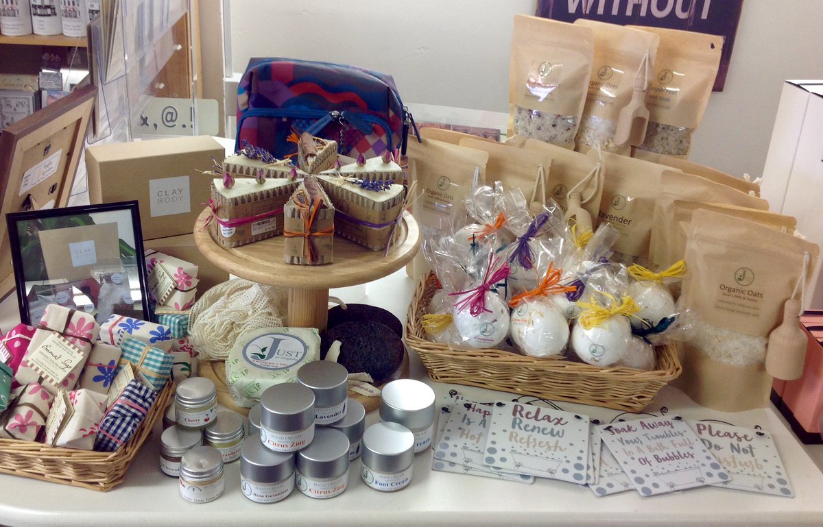 Foxy Ladies tweet media