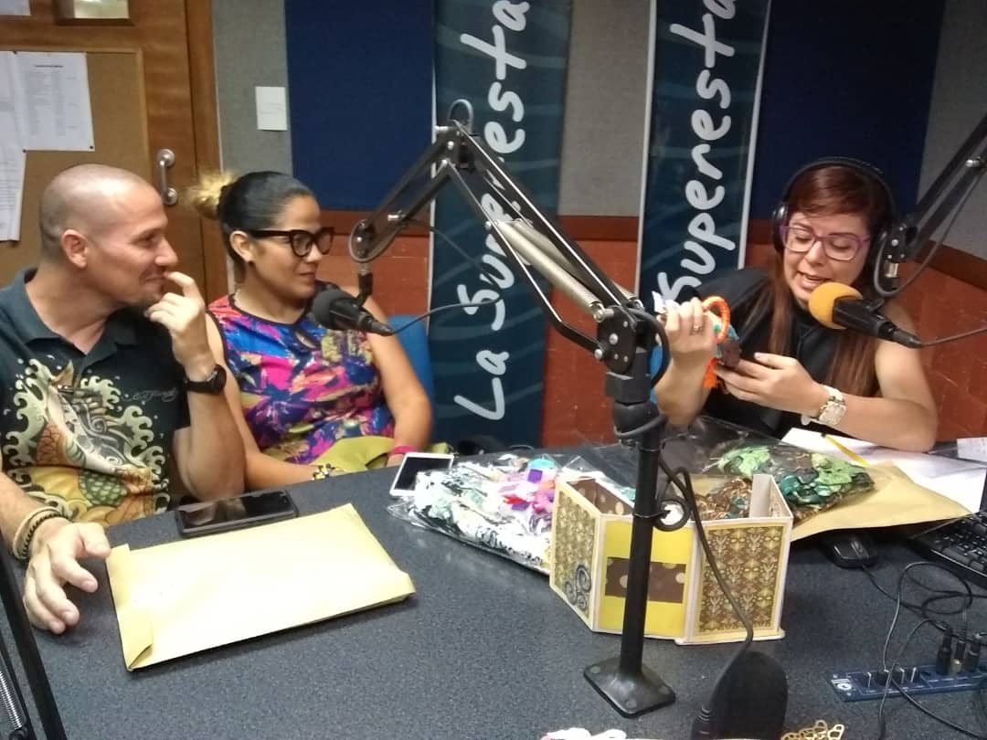 LaGranNaranja's tweet photo. Para contactar a Karina Flores Directora Creativa de #MUNDOJK puedes hacerlo al 04244239662 o en sus redes @MundoJKca y @JK_accesorios 
y si lo que necesitas son las bellezas de Virginia Yépez profesora y Creadora de @ViryiMasayPapel su contacto es 04144356999 #HechoEnValencia https://t.co/1VP3xlkrJj