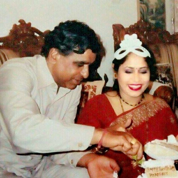 geetztandon's tweet photo. @MochiShoesIN Dad. : Dear life
My dad is my Zindagi.. how can I forget my supporter, motivation, INSPIRATION cazz ur my everything.. love u ZINDAGI ❤️❤️😍😍
#Dadfix https://t.co/4uf6oUEHo4