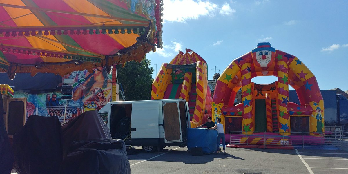 MidsummerMadne2's tweet photo. Exciting times as Wynns Funfair is currently being set up in the Market/Fairfield car park, Dorchester, for Midsummer Madness at Dorchester Carnival! @DorchesterTIC @dorchdude @DorchesterBID @Brewery_Square @DorchesterCFB 🤡🥳🤗 https://t.co/mFC8pZicME