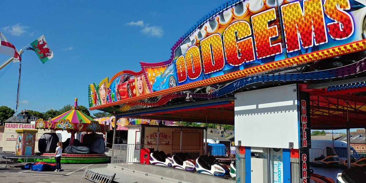 MidsummerMadne2's tweet photo. Exciting times as Wynns Funfair is currently being set up in the Market/Fairfield car park, Dorchester, for Midsummer Madness at Dorchester Carnival! @DorchesterTIC @dorchdude @DorchesterBID @Brewery_Square @DorchesterCFB 🤡🥳🤗 https://t.co/mFC8pZicME