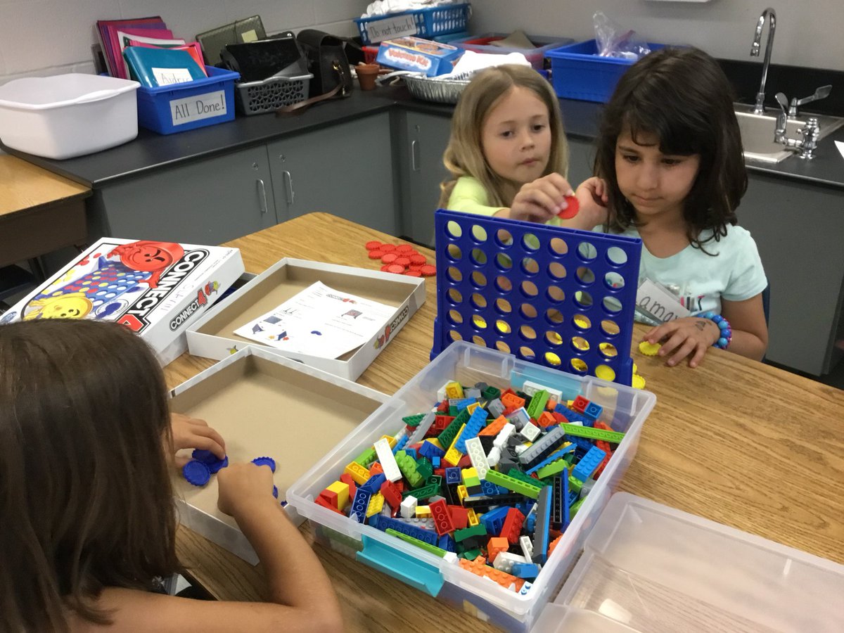 SlavinTeach's tweet image. So many learning choices during an @OakridgeKinder #CUBEProgram party! Thanks Oakridge PTA for our newest materials. @APSMath @APS_STEM #AftertheSOLs