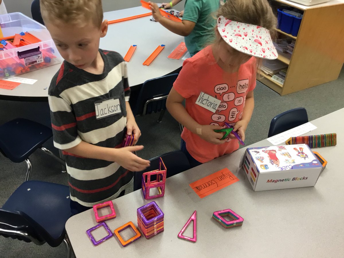 SlavinTeach's tweet image. So many learning choices during an @OakridgeKinder #CUBEProgram party! Thanks Oakridge PTA for our newest materials. @APSMath @APS_STEM #AftertheSOLs