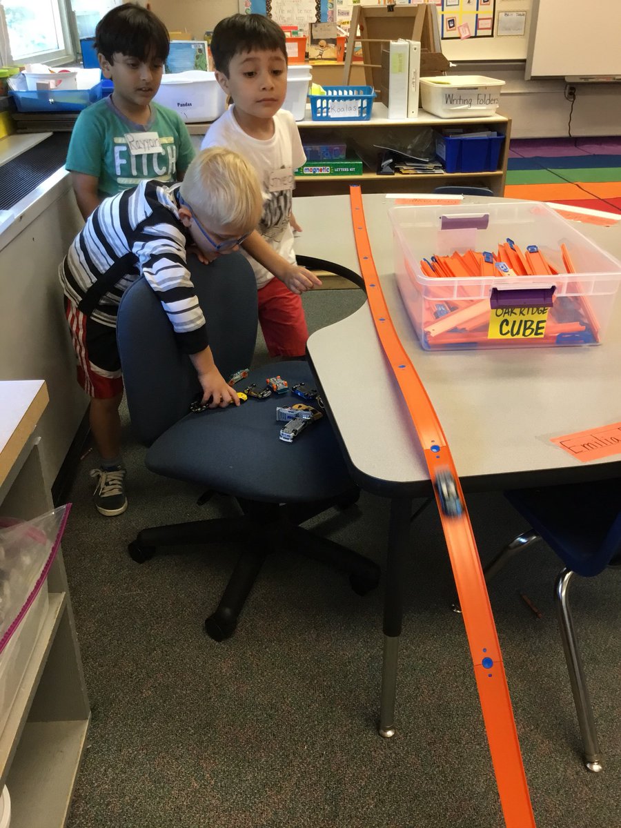 SlavinTeach's tweet image. So many learning choices during an @OakridgeKinder #CUBEProgram party! Thanks Oakridge PTA for our newest materials. @APSMath @APS_STEM #AftertheSOLs