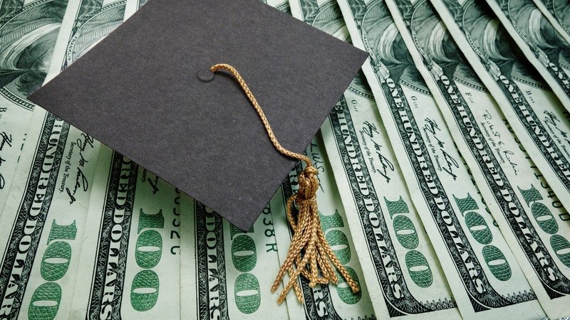 CalcMyWealth's tweet photo. This Company Wants to Help You Repay Student Loans https://t.co/5t7ue8MYnv via @Cheddar https://t.co/mTkn0GwCel