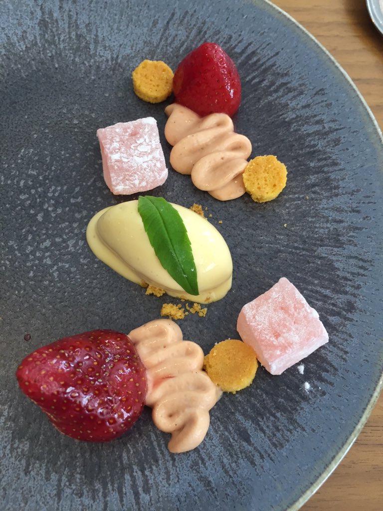 marynorth43's tweet photo. Really stunning lunch @ArtichokeChef @chefbenjenkins thanks again π @mattwhit81 lovely to see you. Thanks for the wine lessons! #everydayisaschoolday #wine #hangingoutwithasom #champagne #maketimeforwine #wineanddine #workbuddies https://t.co/hD9pkWOcUs