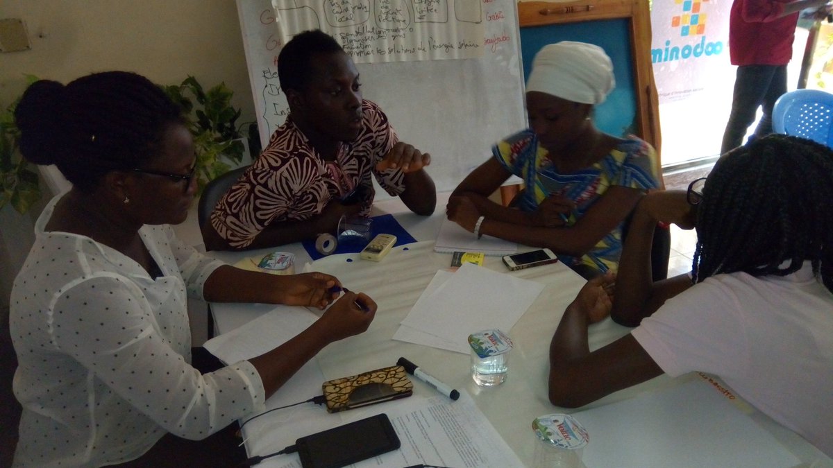 LamboniSandrine's tweet photo. Travail en groupe sur l arbre a problème selon les communes choisi afin de proposer unes solution Technologique.
#DoonenyoHack #minodoo https://t.co/WTv5huDsMQ